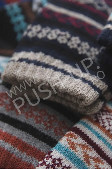 Sosete calduroase cu lana,  design traditional