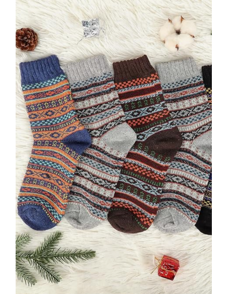 Sosete calduroase cu lana,  design traditional in dungi