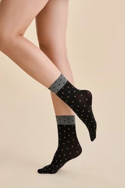Sosete negre cu puncte albe, 1/4 - Gabriella Dina