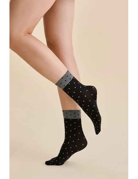 Sosete negre cu puncte albe, 1/4 - Gabriella Dina
